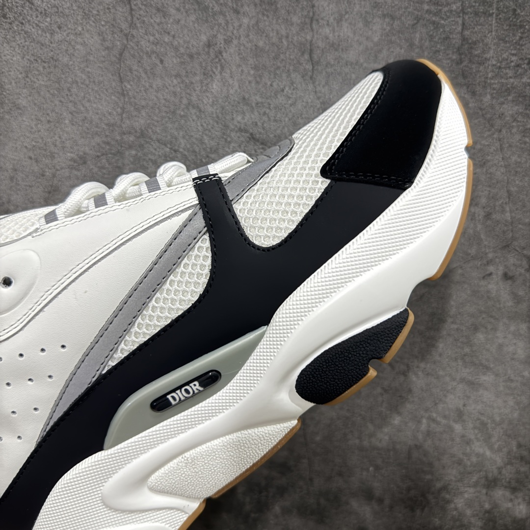 图片[6]-【X1纯原版本】 Dior Homme B22 Trainer Sneaker系列 复古厚底老爹风休闲运动慢跑鞋“生胶底” Dior 迪奥B22 男款慢跑时装运动鞋 原版一比一开发 广东原产原楦原纸版数据开发 配置专柜购物袋及配件(配置抗压快递外包牛皮纸壳 采用光滑牛皮革组合网织布面材质 正确吸汗网布贴合海玻璃CD压纹鞋垫独家开发TPU弹力中底组合TR光泽耐韧锯齿橡胶大底 这款单品从复古慢跑鞋汲取灵感。采用厚实的低帮设计，精选牛皮与网眼织物拼接鞋面，搭配黑白相间的刻花橡胶鞋底。侧面带有浮雕“CD”标志装饰。 尺码：39 40 41 42 43 44 45 46 47-选品中心