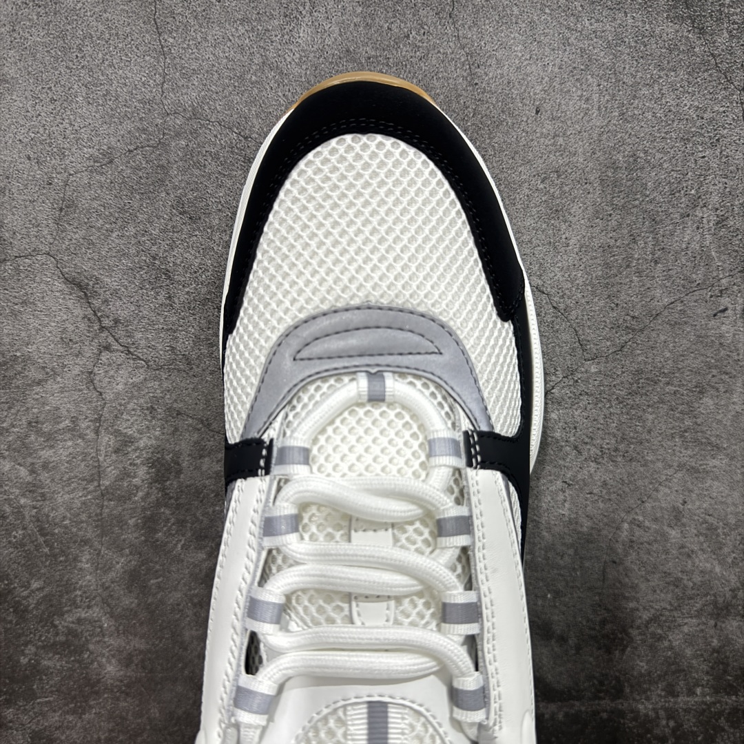 图片[5]-【X1纯原版本】 Dior Homme B22 Trainer Sneaker系列 复古厚底老爹风休闲运动慢跑鞋“生胶底” Dior 迪奥B22 男款慢跑时装运动鞋 原版一比一开发 广东原产原楦原纸版数据开发 配置专柜购物袋及配件(配置抗压快递外包牛皮纸壳 采用光滑牛皮革组合网织布面材质 正确吸汗网布贴合海玻璃CD压纹鞋垫独家开发TPU弹力中底组合TR光泽耐韧锯齿橡胶大底 这款单品从复古慢跑鞋汲取灵感。采用厚实的低帮设计，精选牛皮与网眼织物拼接鞋面，搭配黑白相间的刻花橡胶鞋底。侧面带有浮雕“CD”标志装饰。 尺码：39 40 41 42 43 44 45 46 47-选品中心