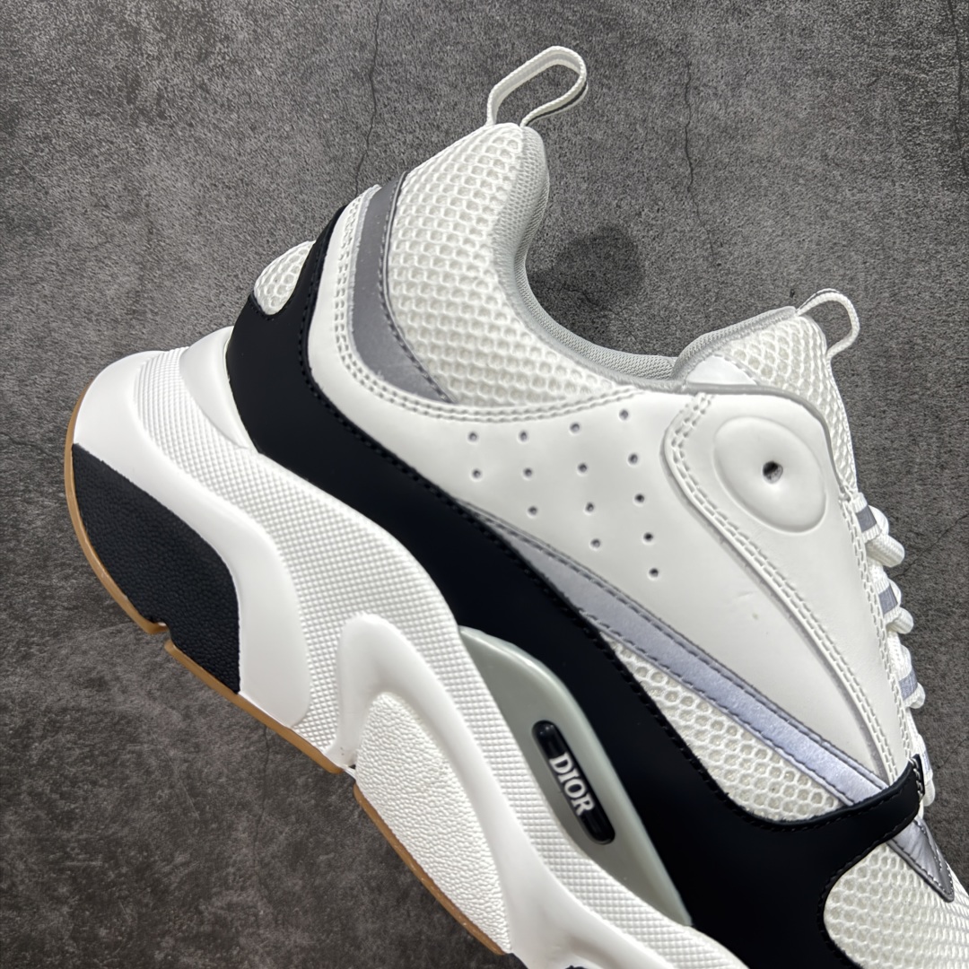 图片[7]-【X1纯原版本】 Dior Homme B22 Trainer Sneaker系列 复古厚底老爹风休闲运动慢跑鞋“生胶底” Dior 迪奥B22 男款慢跑时装运动鞋 原版一比一开发 广东原产原楦原纸版数据开发 配置专柜购物袋及配件(配置抗压快递外包牛皮纸壳 采用光滑牛皮革组合网织布面材质 正确吸汗网布贴合海玻璃CD压纹鞋垫独家开发TPU弹力中底组合TR光泽耐韧锯齿橡胶大底 这款单品从复古慢跑鞋汲取灵感。采用厚实的低帮设计，精选牛皮与网眼织物拼接鞋面，搭配黑白相间的刻花橡胶鞋底。侧面带有浮雕“CD”标志装饰。 尺码：39 40 41 42 43 44 45 46 47-选品中心