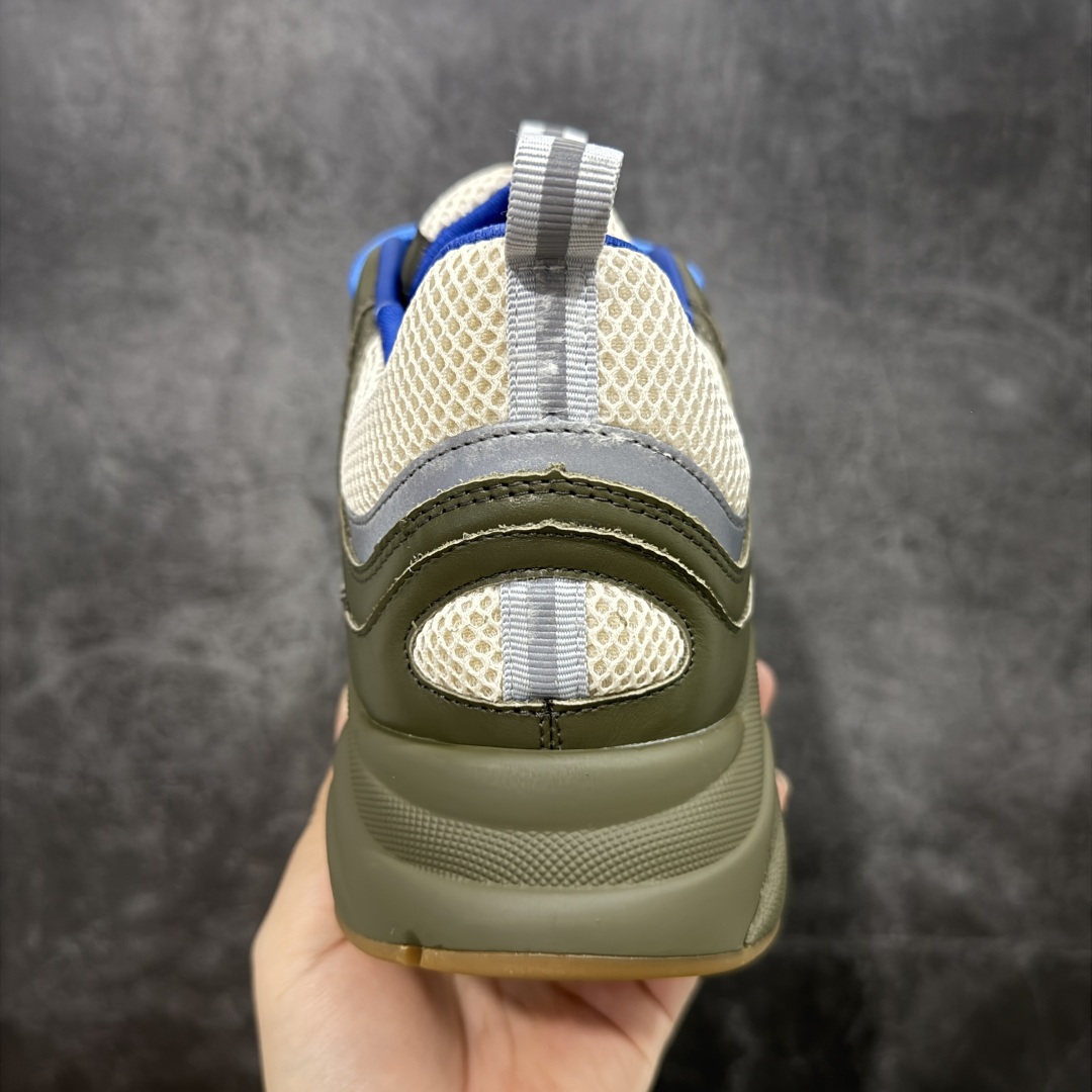 图片[4]-【X1纯原版本】 Dior Homme B22 Trainer Sneaker系列 复古厚底老爹风休闲运动慢跑鞋“生胶底” Dior 迪奥B22 男款慢跑时装运动鞋 原版一比一开发 广东原产原楦原纸版数据开发 配置专柜购物袋及配件(配置抗压快递外包牛皮纸壳 采用光滑牛皮革组合网织布面材质 正确吸汗网布贴合海玻璃CD压纹鞋垫独家开发TPU弹力中底组合TR光泽耐韧锯齿橡胶大底 这款单品从复古慢跑鞋汲取灵感。采用厚实的低帮设计，精选牛皮与网眼织物拼接鞋面，搭配黑白相间的刻花橡胶鞋底。侧面带有浮雕“CD”标志装饰。 尺码：39 40 41 42 43 44 45 46 47-选品中心