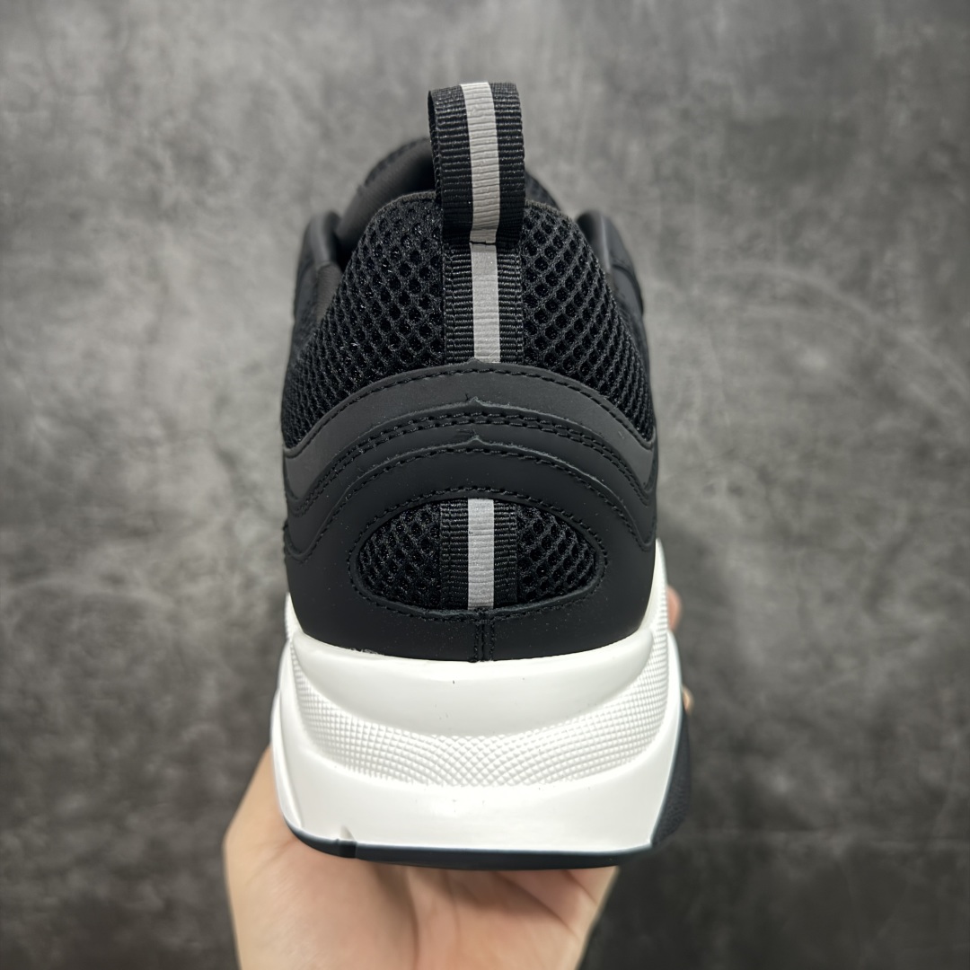 图片[4]-【X1纯原版本】 Dior Homme B22 Trainer Sneaker系列 复古厚底老爹风休闲运动慢跑鞋“生胶底” Dior 迪奥B22 男款慢跑时装运动鞋 原版一比一开发 广东原产原楦原纸版数据开发 配置专柜购物袋及配件(配置抗压快递外包牛皮纸壳 采用光滑牛皮革组合网织布面材质 正确吸汗网布贴合海玻璃CD压纹鞋垫独家开发TPU弹力中底组合TR光泽耐韧锯齿橡胶大底 这款单品从复古慢跑鞋汲取灵感。采用厚实的低帮设计，精选牛皮与网眼织物拼接鞋面，搭配黑白相间的刻花橡胶鞋底。侧面带有浮雕“CD”标志装饰。 尺码：39 40 41 42 43 44 45 46 47-选品中心