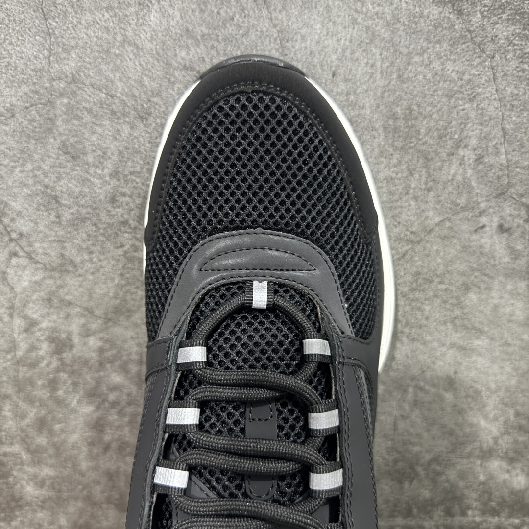 图片[5]-【X1纯原版本】 Dior Homme B22 Trainer Sneaker系列 复古厚底老爹风休闲运动慢跑鞋“生胶底” Dior 迪奥B22 男款慢跑时装运动鞋 原版一比一开发 广东原产原楦原纸版数据开发 配置专柜购物袋及配件(配置抗压快递外包牛皮纸壳 采用光滑牛皮革组合网织布面材质 正确吸汗网布贴合海玻璃CD压纹鞋垫独家开发TPU弹力中底组合TR光泽耐韧锯齿橡胶大底 这款单品从复古慢跑鞋汲取灵感。采用厚实的低帮设计，精选牛皮与网眼织物拼接鞋面，搭配黑白相间的刻花橡胶鞋底。侧面带有浮雕“CD”标志装饰。 尺码：39 40 41 42 43 44 45 46 47-选品中心