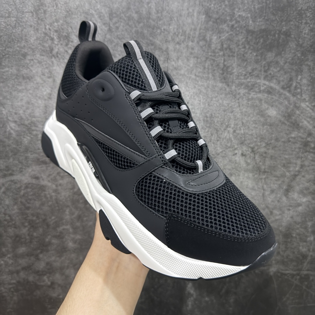 图片[3]-【X1纯原版本】 Dior Homme B22 Trainer Sneaker系列 复古厚底老爹风休闲运动慢跑鞋“生胶底” Dior 迪奥B22 男款慢跑时装运动鞋 原版一比一开发 广东原产原楦原纸版数据开发 配置专柜购物袋及配件(配置抗压快递外包牛皮纸壳 采用光滑牛皮革组合网织布面材质 正确吸汗网布贴合海玻璃CD压纹鞋垫独家开发TPU弹力中底组合TR光泽耐韧锯齿橡胶大底 这款单品从复古慢跑鞋汲取灵感。采用厚实的低帮设计，精选牛皮与网眼织物拼接鞋面，搭配黑白相间的刻花橡胶鞋底。侧面带有浮雕“CD”标志装饰。 尺码：39 40 41 42 43 44 45 46 47-选品中心