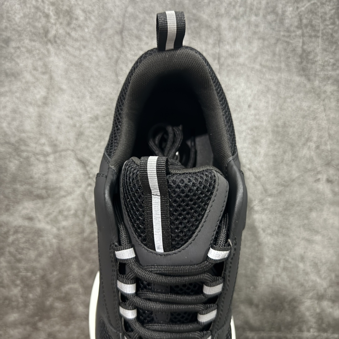 图片[8]-【X1纯原版本】 Dior Homme B22 Trainer Sneaker系列 复古厚底老爹风休闲运动慢跑鞋“生胶底” Dior 迪奥B22 男款慢跑时装运动鞋 原版一比一开发 广东原产原楦原纸版数据开发 配置专柜购物袋及配件(配置抗压快递外包牛皮纸壳 采用光滑牛皮革组合网织布面材质 正确吸汗网布贴合海玻璃CD压纹鞋垫独家开发TPU弹力中底组合TR光泽耐韧锯齿橡胶大底 这款单品从复古慢跑鞋汲取灵感。采用厚实的低帮设计，精选牛皮与网眼织物拼接鞋面，搭配黑白相间的刻花橡胶鞋底。侧面带有浮雕“CD”标志装饰。 尺码：39 40 41 42 43 44 45 46 47-选品中心
