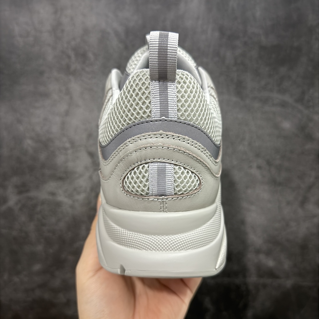 图片[4]-【X1纯原版本】 Dior Homme B22 Trainer Sneaker系列 复古厚底老爹风休闲运动慢跑鞋“生胶底” Dior 迪奥B22 男款慢跑时装运动鞋 原版一比一开发 广东原产原楦原纸版数据开发 配置专柜购物袋及配件(配置抗压快递外包牛皮纸壳 采用光滑牛皮革组合网织布面材质 正确吸汗网布贴合海玻璃CD压纹鞋垫独家开发TPU弹力中底组合TR光泽耐韧锯齿橡胶大底 这款单品从复古慢跑鞋汲取灵感。采用厚实的低帮设计，精选牛皮与网眼织物拼接鞋面，搭配黑白相间的刻花橡胶鞋底。侧面带有浮雕“CD”标志装饰。 尺码：39 40 41 42 43 44 45 46 47-选品中心