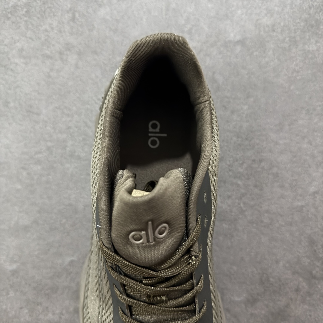   
alo yoga Alo Runner 舒适百搭防滑透气 低帮跑步鞋 
Alo Yoga于2007