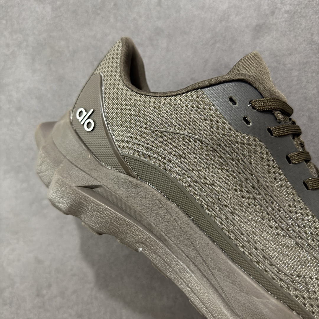  
alo yoga Alo Runner 舒适百搭防滑透气 低帮跑步鞋 
Alo Yoga于2007