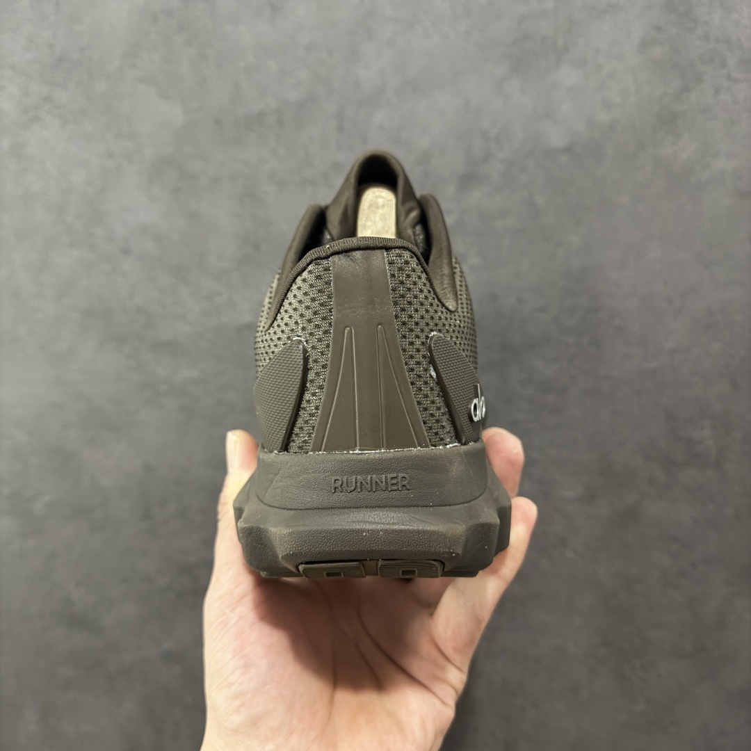   
alo yoga Alo Runner 舒适百搭防滑透气 低帮跑步鞋 
Alo Yoga于2007