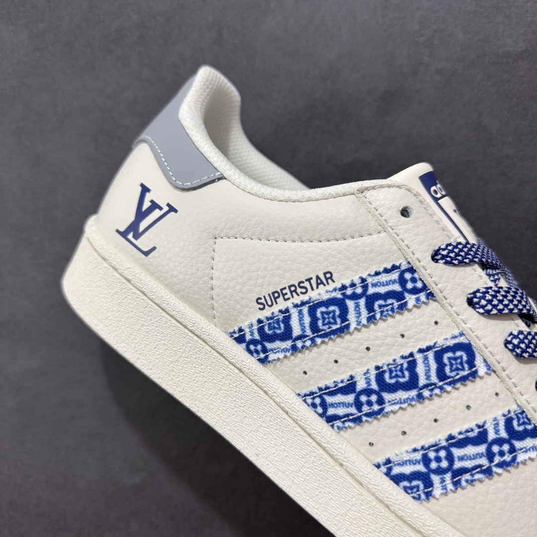 图片[6]-【定制版】Adidas Originals Superstar x Louis Vuitton 白蓝 低帮休闲运动板鞋 采用全新头层拼接皮革材质 后跟采用特色3D立体印字 渠道正品订单 诠释市场最高工艺水平 全鞋进口头层皮料打造 货号：AD8013 尺码：36-45半-选品中心