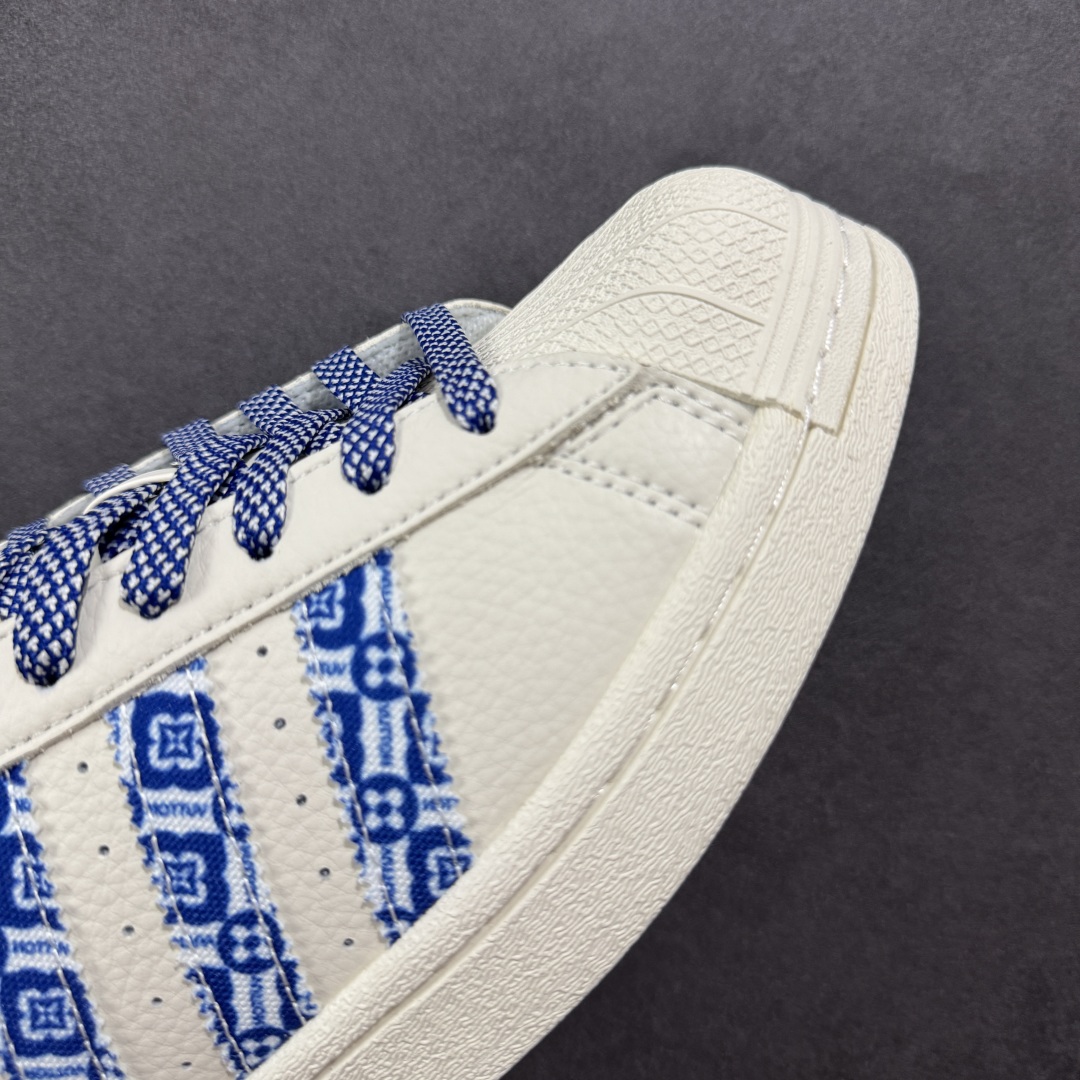 图片[5]-【定制版】Adidas Originals Superstar x Louis Vuitton 白蓝 低帮休闲运动板鞋 采用全新头层拼接皮革材质 后跟采用特色3D立体印字 渠道正品订单 诠释市场最高工艺水平 全鞋进口头层皮料打造 货号：AD8013 尺码：36-45半-选品中心