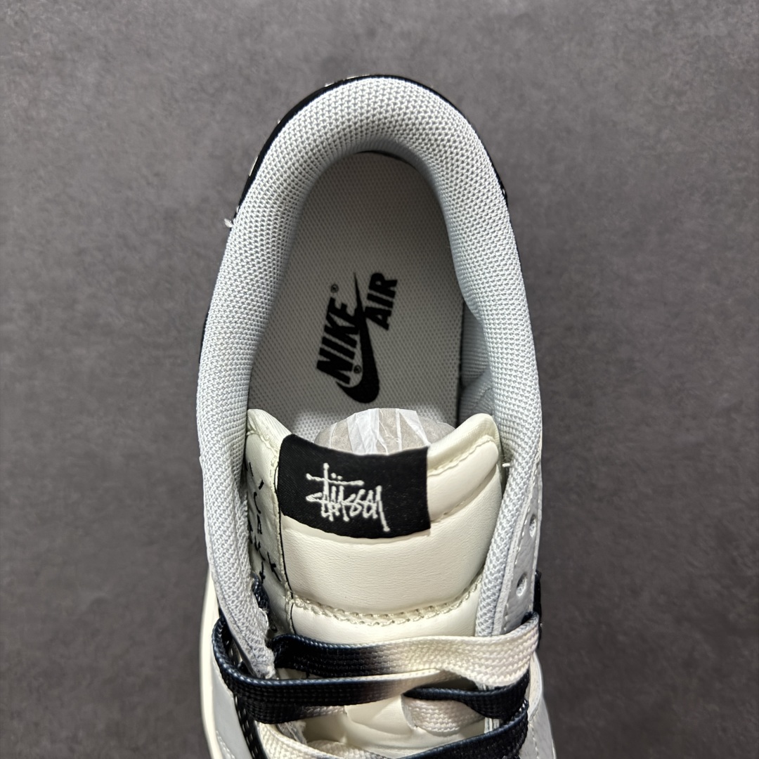 图片[7]-【定制版】Travis Scott x Fragment Design x Air Jordan 1 Low OG SP AJ1 乔1 斯图西联名 低帮文化休闲板鞋 XS7089-601  #多方联名合作融合了Travis Scott 独特的音乐风格，藤原浩个性的设计风格以及Jordan品牌的经典元素 使其成为一双具有独特身份和价值的鞋子 清新而立体的外观加上联名标识更突出了其独特身份 这种配色方案显示出活力和时尚感 在视觉上引人注目 鞋身的质感和细腻的细节处理使其显得高端而格调十足 这款“倒钩”联名是设计与创意完美结合 融合多方的个性风格是一款备受瞩目的潮流鞋款  尺码：36 36.5 37.5 38 38.5 39 40 40.5 41 42 42.5 43 44 44.5 45-选品中心