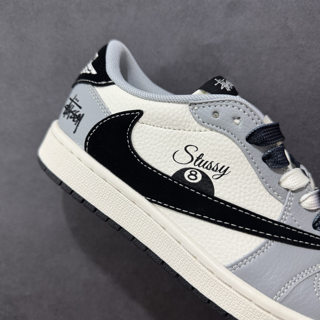 图片[6]-【定制版】Travis Scott x Fragment Design x Air Jordan 1 Low OG SP AJ1 乔1 斯图西联名 低帮文化休闲板鞋 XS7089-601  #多方联名合作融合了Travis Scott 独特的音乐风格，藤原浩个性的设计风格以及Jordan品牌的经典元素 使其成为一双具有独特身份和价值的鞋子 清新而立体的外观加上联名标识更突出了其独特身份 这种配色方案显示出活力和时尚感 在视觉上引人注目 鞋身的质感和细腻的细节处理使其显得高端而格调十足 这款“倒钩”联名是设计与创意完美结合 融合多方的个性风格是一款备受瞩目的潮流鞋款  尺码：36 36.5 37.5 38 38.5 39 40 40.5 41 42 42.5 43 44 44.5 45-选品中心