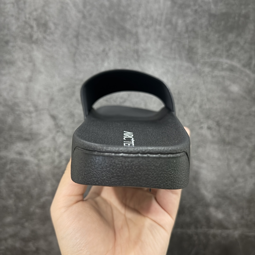 图片[4]-【公司级】Arctery x SYLAN 始祖鸟舒适防滑防磨一字拖鞋 男女同款 Arcteryx中文名始祖鸟 加拿大户外服饰品牌 1989年创立于加拿大温哥华 始祖鸟来自加拿大海岸山脉 植根高山的专业户外品牌 始终秉承对精湛设计和工艺孜孜以求的准则 从1989年创立至今 Arcteryx始终不断在产品设计与做工上不惜工本 以满足始祖鸟的标准 品质、设计以及精简的理念造就了其良好的性能 并能满足严苛环境下的使用需求 尺码：39 40 41 42 43 44 45-选品中心