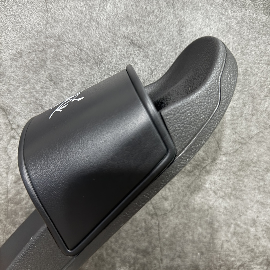 图片[6]-【公司级】Arctery x SYLAN 始祖鸟舒适防滑防磨一字拖鞋 男女同款 Arcteryx中文名始祖鸟 加拿大户外服饰品牌 1989年创立于加拿大温哥华 始祖鸟来自加拿大海岸山脉 植根高山的专业户外品牌 始终秉承对精湛设计和工艺孜孜以求的准则 从1989年创立至今 Arcteryx始终不断在产品设计与做工上不惜工本 以满足始祖鸟的标准 品质、设计以及精简的理念造就了其良好的性能 并能满足严苛环境下的使用需求 尺码：39 40 41 42 43 44 45-选品中心