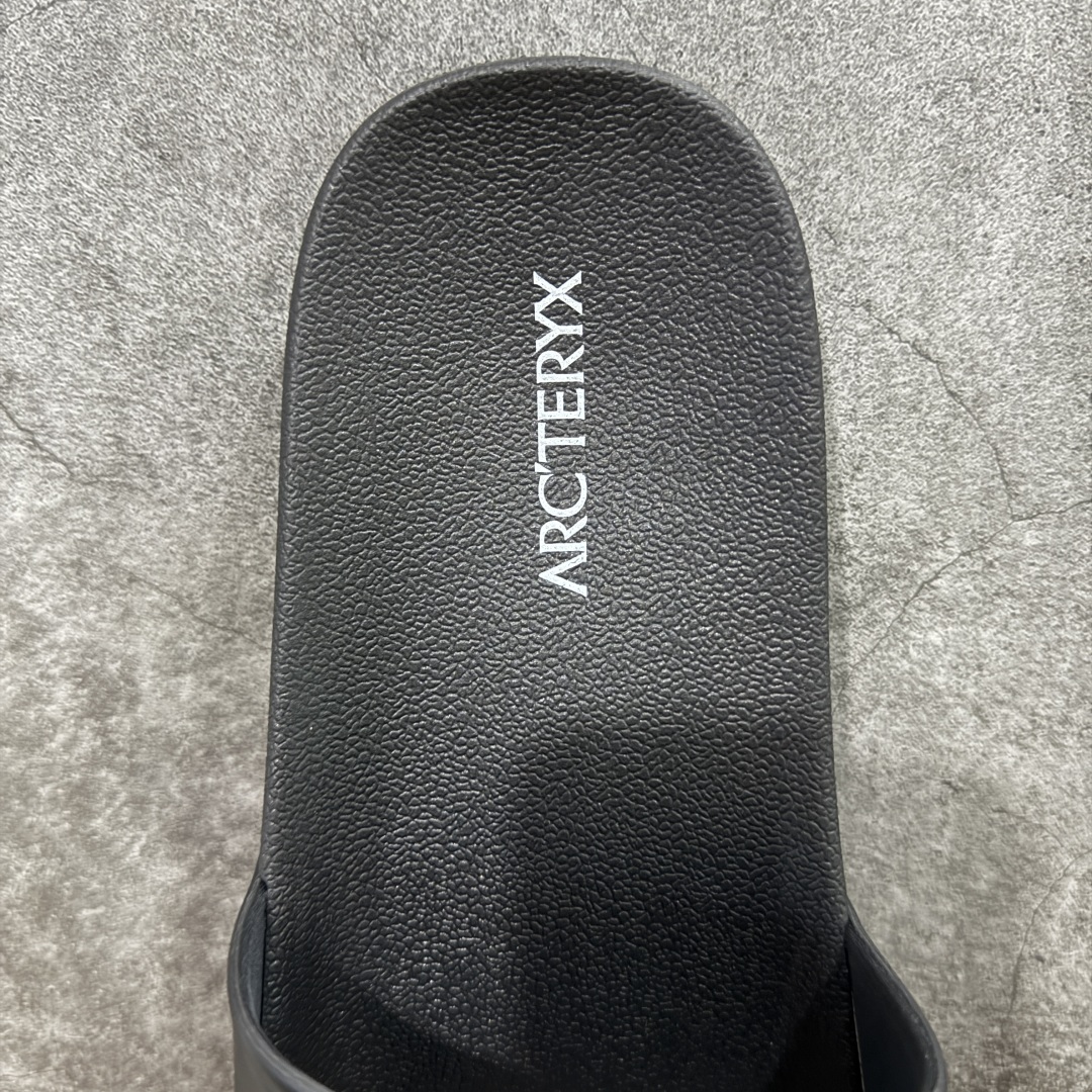 图片[7]-【公司级】Arctery x SYLAN 始祖鸟舒适防滑防磨一字拖鞋 男女同款 Arcteryx中文名始祖鸟 加拿大户外服饰品牌 1989年创立于加拿大温哥华 始祖鸟来自加拿大海岸山脉 植根高山的专业户外品牌 始终秉承对精湛设计和工艺孜孜以求的准则 从1989年创立至今 Arcteryx始终不断在产品设计与做工上不惜工本 以满足始祖鸟的标准 品质、设计以及精简的理念造就了其良好的性能 并能满足严苛环境下的使用需求 尺码：39 40 41 42 43 44 45-选品中心