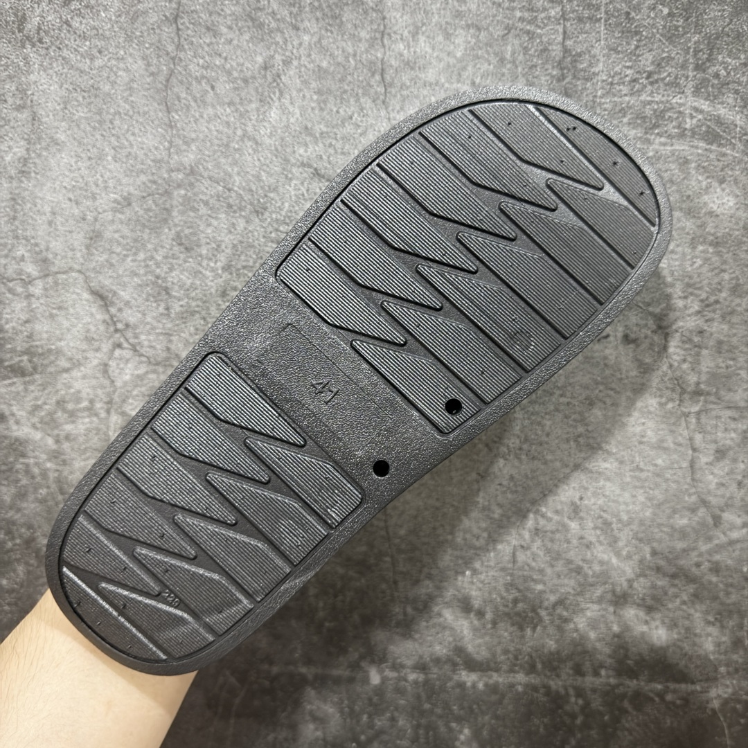 图片[8]-【公司级】Arctery x SYLAN 始祖鸟舒适防滑防磨一字拖鞋 男女同款 Arcteryx中文名始祖鸟 加拿大户外服饰品牌 1989年创立于加拿大温哥华 始祖鸟来自加拿大海岸山脉 植根高山的专业户外品牌 始终秉承对精湛设计和工艺孜孜以求的准则 从1989年创立至今 Arcteryx始终不断在产品设计与做工上不惜工本 以满足始祖鸟的标准 品质、设计以及精简的理念造就了其良好的性能 并能满足严苛环境下的使用需求 尺码：39 40 41 42 43 44 45-选品中心