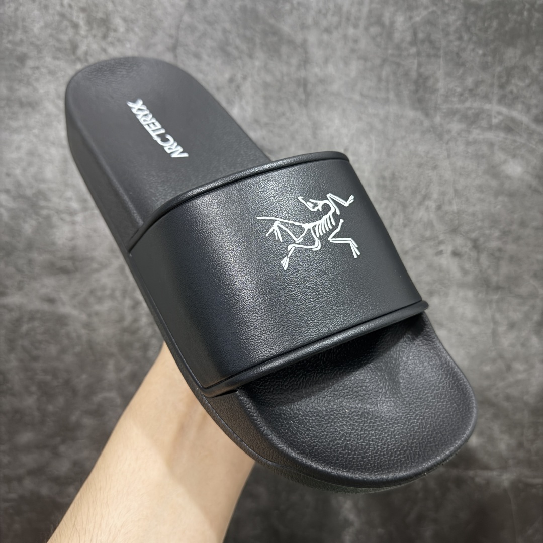 图片[3]-【公司级】Arctery x SYLAN 始祖鸟舒适防滑防磨一字拖鞋 男女同款 Arcteryx中文名始祖鸟 加拿大户外服饰品牌 1989年创立于加拿大温哥华 始祖鸟来自加拿大海岸山脉 植根高山的专业户外品牌 始终秉承对精湛设计和工艺孜孜以求的准则 从1989年创立至今 Arcteryx始终不断在产品设计与做工上不惜工本 以满足始祖鸟的标准 品质、设计以及精简的理念造就了其良好的性能 并能满足严苛环境下的使用需求 尺码：39 40 41 42 43 44 45-选品中心