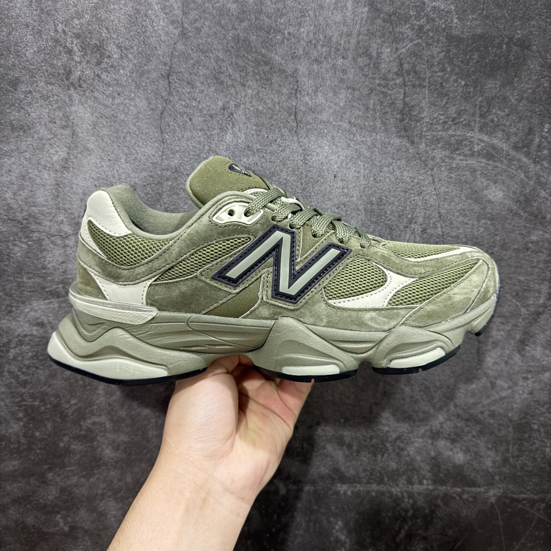 【纯原版】 New Balance NB9060 联名款 复古休闲运动慢跑鞋 墨绿色U9060ZGD 全套原楦原纸板原厂数据开发 进口三明治网面 原装进口翻毛皮料正确绒感卡色 正确中底拉帮中底网布细节 原厂标裁 带紫光防伪 定制后跟透明水晶模块 冲裁组合 大底贴合程度胶水上色把控完美 整洁度挑战全网艺术家 多道序QC把关品质完善 匠心打造 耗时两个月开发完成 工艺极其复杂难度可想而知 新开独立私模大底 全网唯一正确六层组合大底 高端零售专供产物 尺码:36 37 37.5 38 38.5 39 40 40.5 41 42 42.5 43 44 45 46.5-选品中心