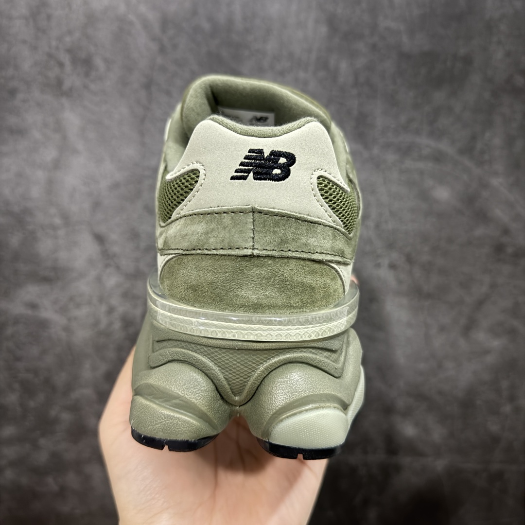 图片[4]-【纯原版】 New Balance NB9060 联名款 复古休闲运动慢跑鞋 墨绿色U9060ZGD 全套原楦原纸板原厂数据开发 进口三明治网面 原装进口翻毛皮料正确绒感卡色 正确中底拉帮中底网布细节 原厂标裁 带紫光防伪 定制后跟透明水晶模块 冲裁组合 大底贴合程度胶水上色把控完美 整洁度挑战全网艺术家 多道序QC把关品质完善 匠心打造 耗时两个月开发完成 工艺极其复杂难度可想而知 新开独立私模大底 全网唯一正确六层组合大底 高端零售专供产物 尺码：36 37 37.5 38 38.5 39 40 40.5 41 42 42.5 43 44 45 46.5-选品中心