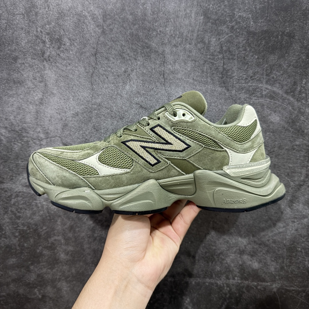 图片[2]-【纯原版】 New Balance NB9060 联名款 复古休闲运动慢跑鞋 墨绿色U9060ZGD 全套原楦原纸板原厂数据开发 进口三明治网面 原装进口翻毛皮料正确绒感卡色 正确中底拉帮中底网布细节 原厂标裁 带紫光防伪 定制后跟透明水晶模块 冲裁组合 大底贴合程度胶水上色把控完美 整洁度挑战全网艺术家 多道序QC把关品质完善 匠心打造 耗时两个月开发完成 工艺极其复杂难度可想而知 新开独立私模大底 全网唯一正确六层组合大底 高端零售专供产物 尺码：36 37 37.5 38 38.5 39 40 40.5 41 42 42.5 43 44 45 46.5-选品中心