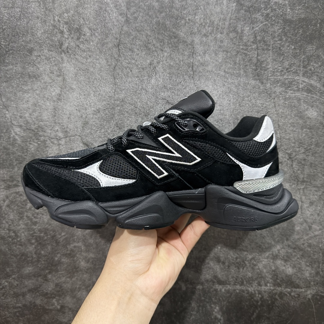 图片[2]-【纯原版】 New Balance NB9060 联名款 复古休闲运动慢跑鞋 黑白色U9060FOS 全套原楦原纸板原厂数据开发 进口三明治网面 原装进口翻毛皮料正确绒感卡色 正确中底拉帮中底网布细节 原厂标裁 带紫光防伪 定制后跟透明水晶模块 冲裁组合 大底贴合程度胶水上色把控完美 整洁度挑战全网艺术家 多道序QC把关品质完善 匠心打造 耗时两个月开发完成 工艺极其复杂难度可想而知 新开独立私模大底 全网唯一正确六层组合大底 高端零售专供产物 尺码：36 37 37.5 38 38.5 39 40 40.5 41 42 42.5 43 44 45 46.5-选品中心
