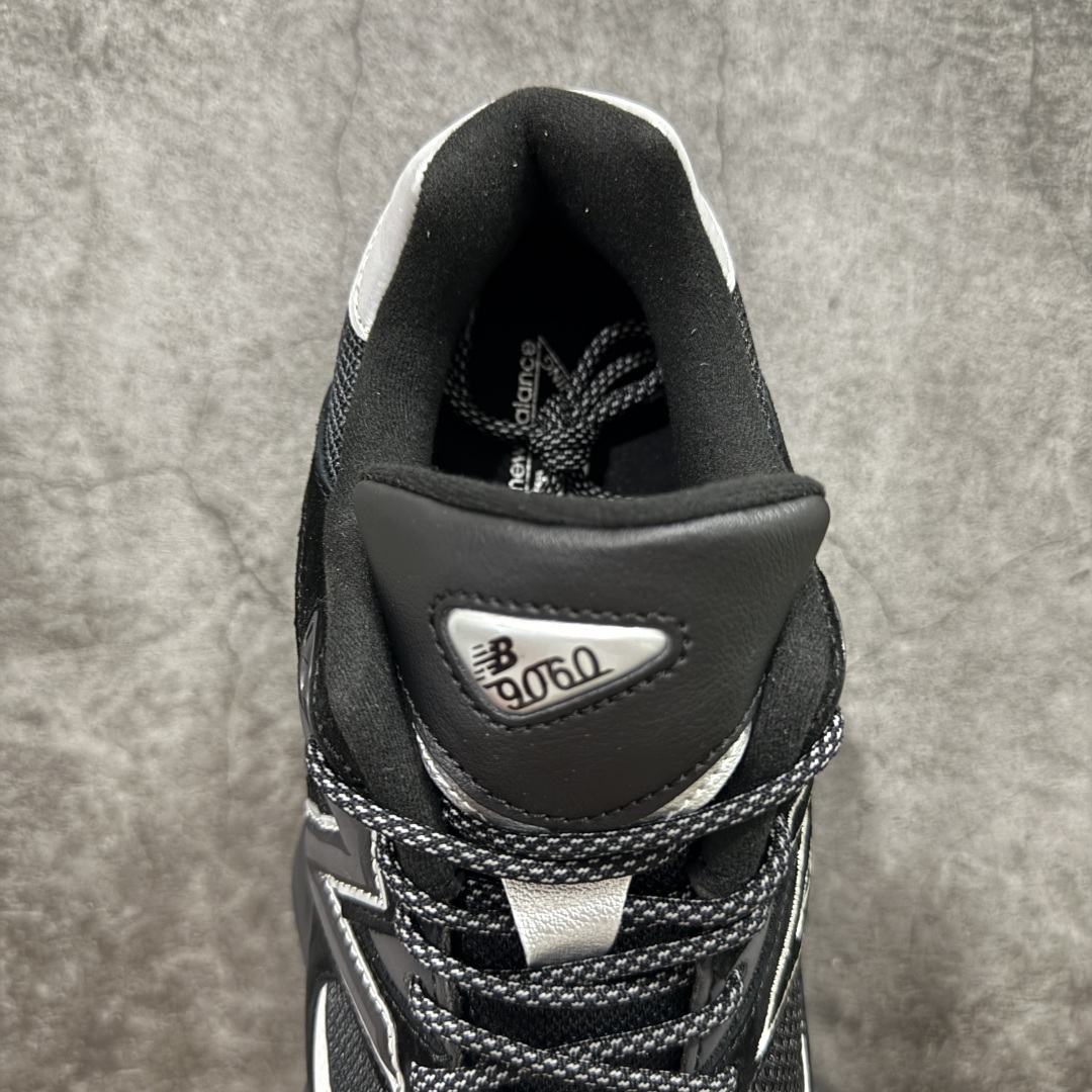 图片[8]-【纯原版】 New Balance NB9060 联名款 复古休闲运动慢跑鞋 黑白色U9060FOS 全套原楦原纸板原厂数据开发 进口三明治网面 原装进口翻毛皮料正确绒感卡色 正确中底拉帮中底网布细节 原厂标裁 带紫光防伪 定制后跟透明水晶模块 冲裁组合 大底贴合程度胶水上色把控完美 整洁度挑战全网艺术家 多道序QC把关品质完善 匠心打造 耗时两个月开发完成 工艺极其复杂难度可想而知 新开独立私模大底 全网唯一正确六层组合大底 高端零售专供产物 尺码：36 37 37.5 38 38.5 39 40 40.5 41 42 42.5 43 44 45 46.5-选品中心