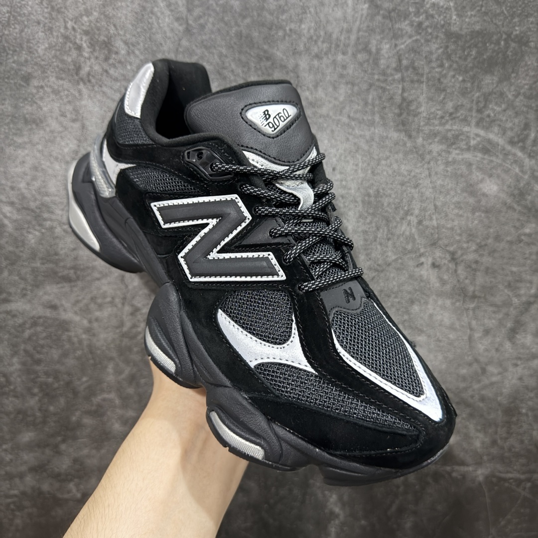 图片[3]-【纯原版】 New Balance NB9060 联名款 复古休闲运动慢跑鞋 黑白色U9060FOS 全套原楦原纸板原厂数据开发 进口三明治网面 原装进口翻毛皮料正确绒感卡色 正确中底拉帮中底网布细节 原厂标裁 带紫光防伪 定制后跟透明水晶模块 冲裁组合 大底贴合程度胶水上色把控完美 整洁度挑战全网艺术家 多道序QC把关品质完善 匠心打造 耗时两个月开发完成 工艺极其复杂难度可想而知 新开独立私模大底 全网唯一正确六层组合大底 高端零售专供产物 尺码：36 37 37.5 38 38.5 39 40 40.5 41 42 42.5 43 44 45 46.5-选品中心