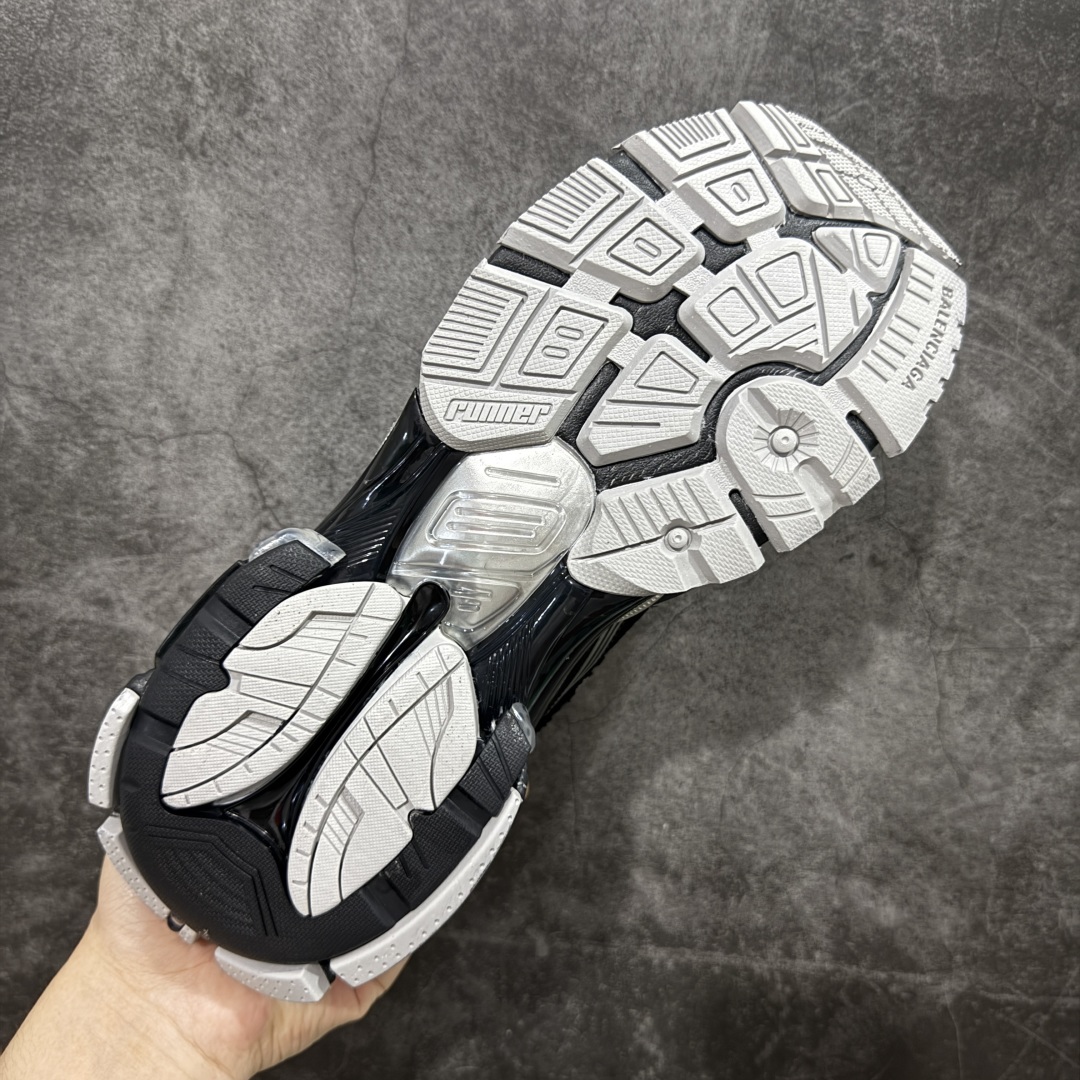 图片[9]-【纯原VG版本】Balenciaga Runner 巴黎世家7代 破坏风 手工做旧款复古老爹鞋 全新外贸版本 核心配合工厂优势供应 该款是通过溢胶 做旧 缝线等细节 展示了设计师 Demna的运动鞋风格 传递复古感 后侧板 翘起的鞋头 展示了 Demna 在结构上的未来构想 尺码：35 36 37 38 39 40 41 42 43 44 45 46-选品中心