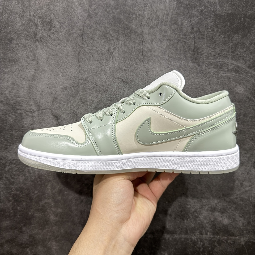 图片[2]-【DT纯原】Air Jordan AJ1 Low SE“Seafoam”柔软舒适 防滑耐磨 低帮 复古篮球鞋 女款 绿色 HF4078-100 市面中低帮最具代表性版本没有之一 口碑大厂出品 品控大底版型不断改良更新 全套原纸板楦头开发 确保原汁原味 完美呈现版型 完美零毛边处理 原厂内置全掌气垫 价格定位良心 平台专用代工流水线出品 一眼公司既视感 拿到手的一瞬间就与众不同 碾压市面所有版本 全部原鞋开发 每一个配色都会采购原鞋确认细节 打破市面看图做货无好货之说 尺码：35.5 36 36.5 37.5 38 38.5 39 40 40.5 41 42 42.5 43 44 44.5 45 46-选品中心