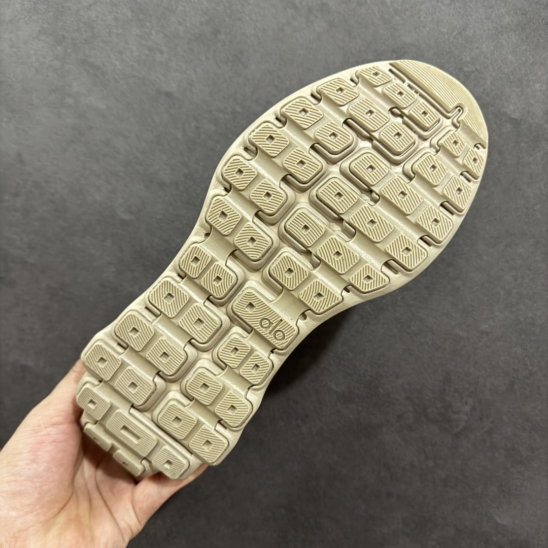   
alo yoga Alo Runner 舒适百搭防滑透气 低帮跑步鞋 
Alo Yoga于2007