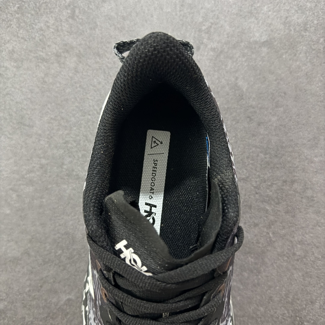 图片[7]-【公司级】HOKA ONE ONE SpeedGoat 6(飞速羚羊6)飞速羚羊系列的第六代越野跑鞋男女士运动鞋 鞋款采用动态鞋面与内部支撑系统，并搭载HOKA久经考验的缓震性能和拥有超强抓地力的大底，为跑者提供轻盈舒适的脚感，帮助他们轻松飞越磨合期。无论是应对日常训练还是奔赴越野比赛，这双SPEEDGOAT 6都能成为越野爱好者们的理想之选。与此同时，SG6延续了该系列轻量化设计的核心理念，搭载CMEVA缓震中底，使之成为迄今为止重量更轻、响应更迅速的飞速羚羊鞋款。鞋款所搭载的VIBRAM® MEGAGRIP大底采用鲨齿技术，为跑者提供强大的抓地力，无论在潮湿还是干燥的路面上，都能自如应对。受到羊蹄柔韧特性的启发，SG6采用了5毫米的足底凸耳设计，在有效防滑和贴合路面的同时，使足部转向更加灵敏。这些由VIBRAM®科技带来的性能提升，赋予SPEEDGOAT 6十足的底气，只为帮助跑者从容驾驭各种越野路况。 尺码：36-46含半码-选品中心