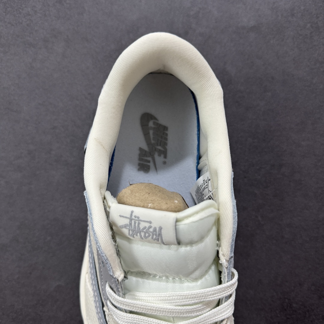 图片[7]-【定制版】Travis Scott x Nike Air Jordan 1 Low x Stussy Air Jordan 1 Low 反转白灰小勾倒钩 低帮休闲运动板鞋 全鞋采用原装头层皮，用料扎实 精雕细琢 鞋型极致还原 飞翼3D打印改良 深度立体 四线中底拉帮皮料选材 钢印 背胶一应俱全 全新批次 原装原模大底全鞋原厂定制皮料，手感细腻正确折边工艺 完美细节诠释 货号：XB1979 002 尺码：36 36.5 37.5 38 38.5 39 40 40.5 41 42 42.5 43 44 44.5 45-选品中心