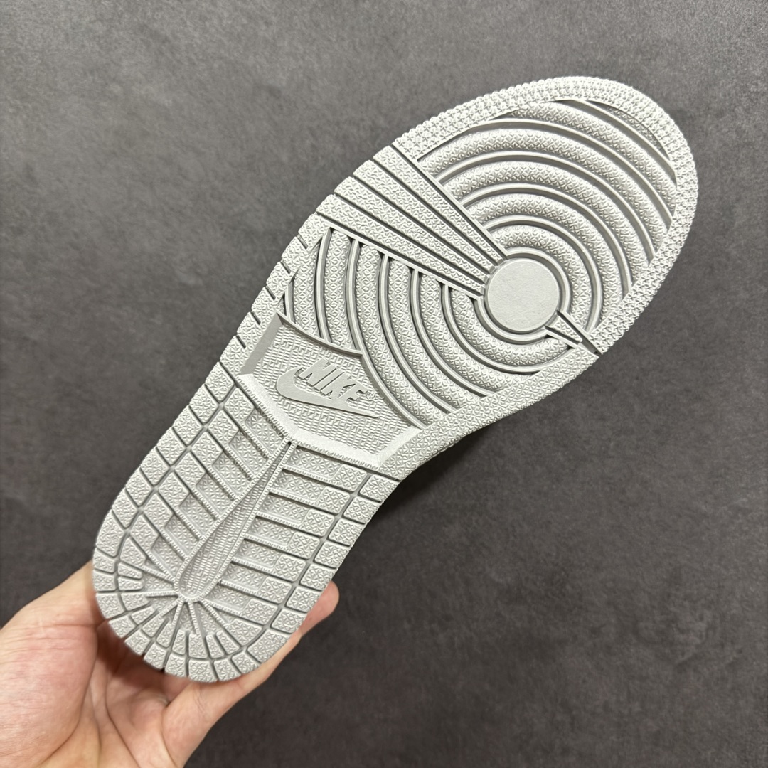 图片[9]-【定制版】Travis Scott x Nike Air Jordan 1 Low x Stussy Air Jordan 1 Low 反转白灰小勾倒钩 低帮休闲运动板鞋 全鞋采用原装头层皮，用料扎实 精雕细琢 鞋型极致还原 飞翼3D打印改良 深度立体 四线中底拉帮皮料选材 钢印 背胶一应俱全 全新批次 原装原模大底全鞋原厂定制皮料，手感细腻正确折边工艺 完美细节诠释 货号：XB1979 002 尺码：36 36.5 37.5 38 38.5 39 40 40.5 41 42 42.5 43 44 44.5 45-选品中心