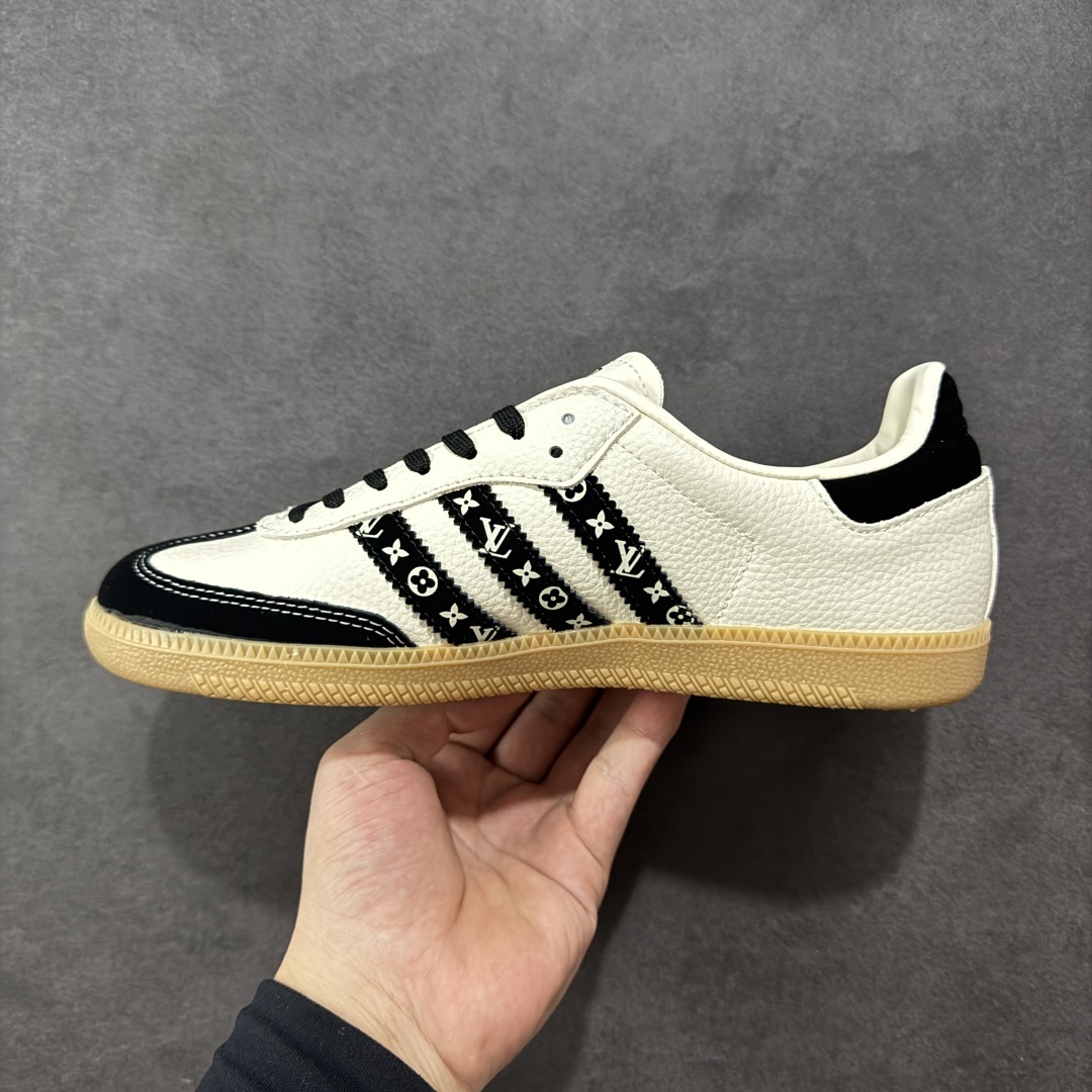 图片[2]-【定制版】adidas originals Samba OG x Louis Vuitton 黑白 桑巴舞系列复古经典轻便板鞋 此款以简约大方的造型设计 给人以随性休闲的时尚格调 穿着舒适轻便，运动灵活自如 满足日常个性穿搭 货号：DX0003 尺码：36 36.5 37 38 38.5 39 40 40.5 41 42 42.5 43 44 44.5 45-选品中心