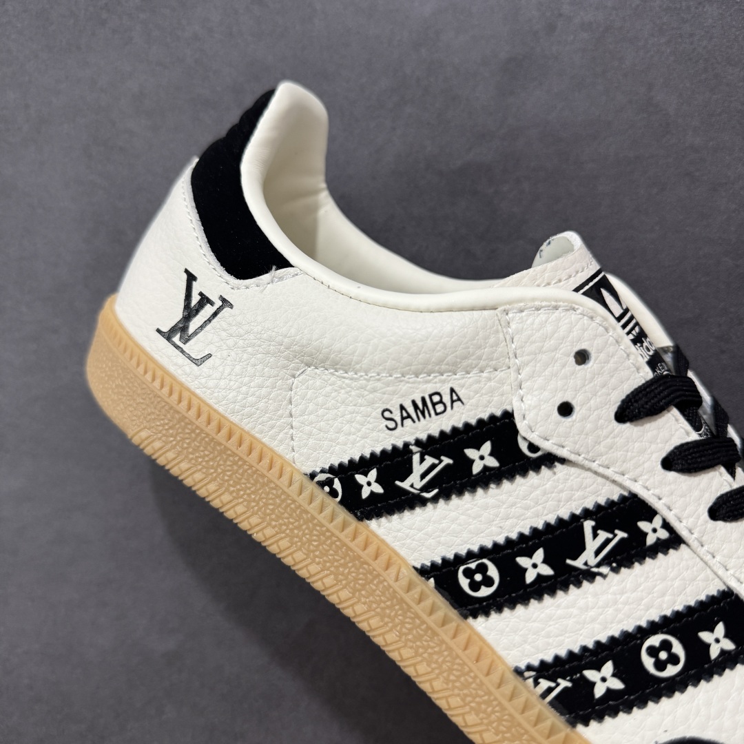 图片[6]-【定制版】adidas originals Samba OG x Louis Vuitton 黑白 桑巴舞系列复古经典轻便板鞋 此款以简约大方的造型设计 给人以随性休闲的时尚格调 穿着舒适轻便，运动灵活自如 满足日常个性穿搭 货号：DX0003 尺码：36 36.5 37 38 38.5 39 40 40.5 41 42 42.5 43 44 44.5 45-选品中心