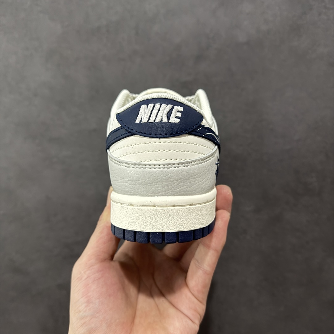  
【定制版】Nike SB Dunk Low“斯图西联名——灰白闪影勾配色” 高端定制 低帮休闲板鞋 