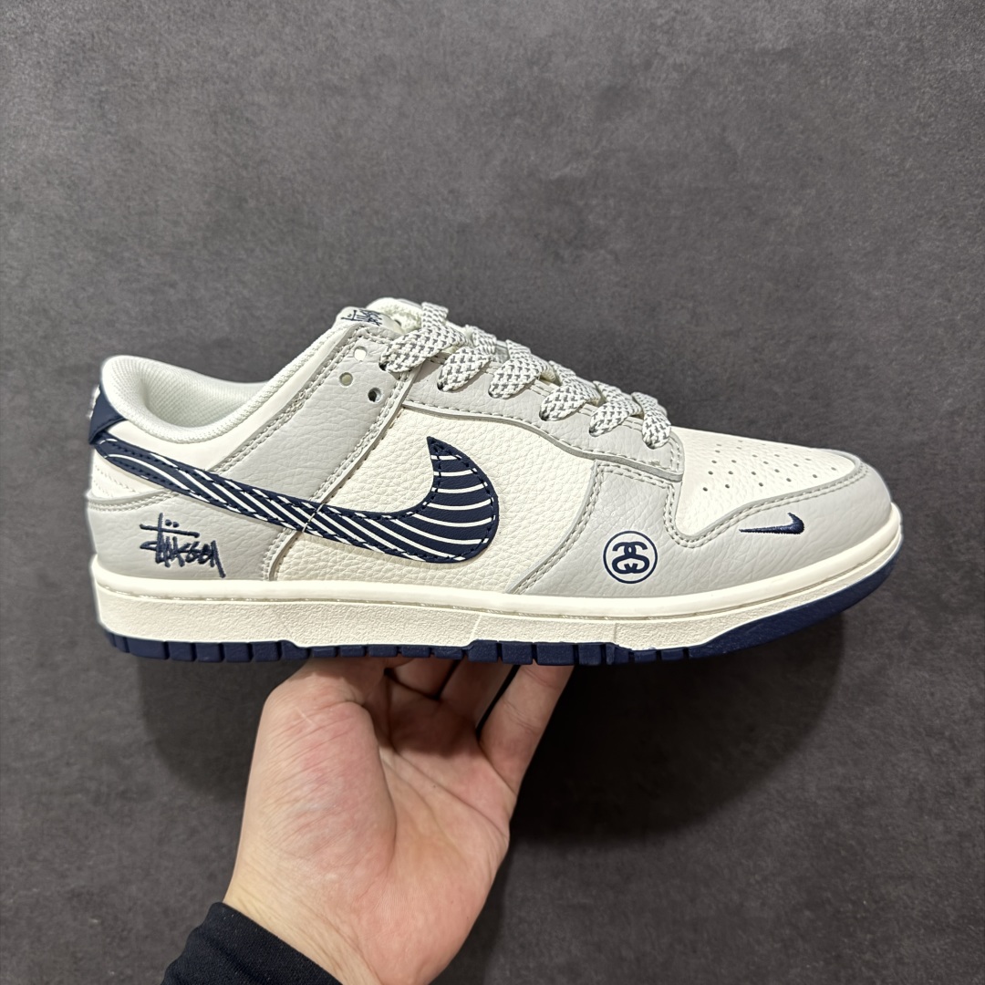  
【定制版】Nike SB Dunk Low“斯图西联名——灰白闪影勾配色” 高端定制 低帮休闲板鞋 