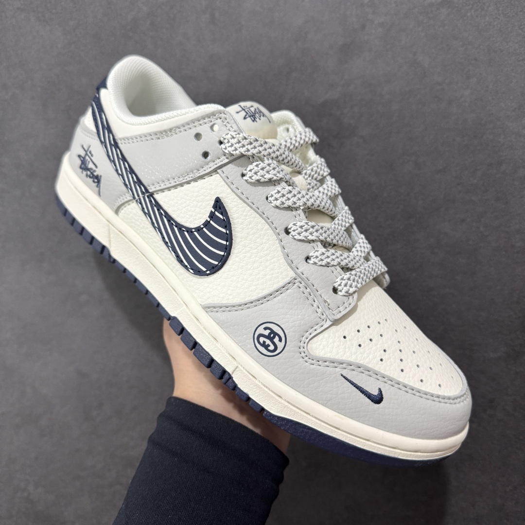  
【定制版】Nike SB Dunk Low“斯图西联名——灰白闪影勾配色” 高端定制 低帮休闲板鞋 