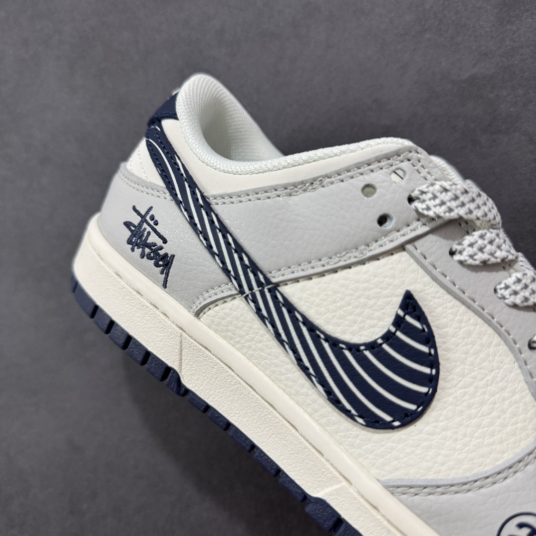  
【定制版】Nike SB Dunk Low“斯图西联名——灰白闪影勾配色” 高端定制 低帮休闲板鞋 