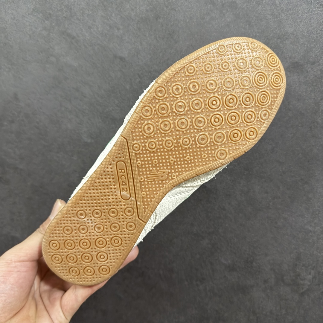 图片[9]-【公司级】NEW BALANCE 42 新百伦 小红书爆款 新款百搭休闲款运动板鞋 透气轻质系带轻便慢跑鞋，NEW BALANCE 是世界四大休闲鞋类品牌之一，旗下鞋款具有重量轻、材质柔软灵活、穿着舒适的特点。此款NEW BALANCE采用透气网布拼接工艺，整体高端时尚 简约大气 防滑舒适！ 类型：男女鞋 货号：URC42HG 尺码：36-45含半码-选品中心