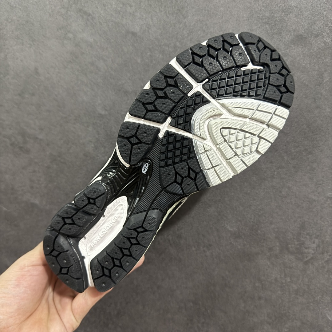 图片[9]-【公司级】New Balance NB 860V2 防滑耐磨低帮跑步鞋 灰银 正确组合大底 非市场涂漆描边大底 区别任意版本 版型清洁度一流 做工无敌 正确网格中底 原材料打造 AiméLeon Dore的灵感来自闪亮的覆盖层 这是当时高性能跑鞋的常见设计细节AiméLeonDore的思想依赖金属金色和银色贴花来赋予鞋型独特的个性 货号： ML860XD 尺码： 36 37 37.5 38 38.5 39.5 40 40.5 41.5 42 42.5 43 44 44.5 45-选品中心