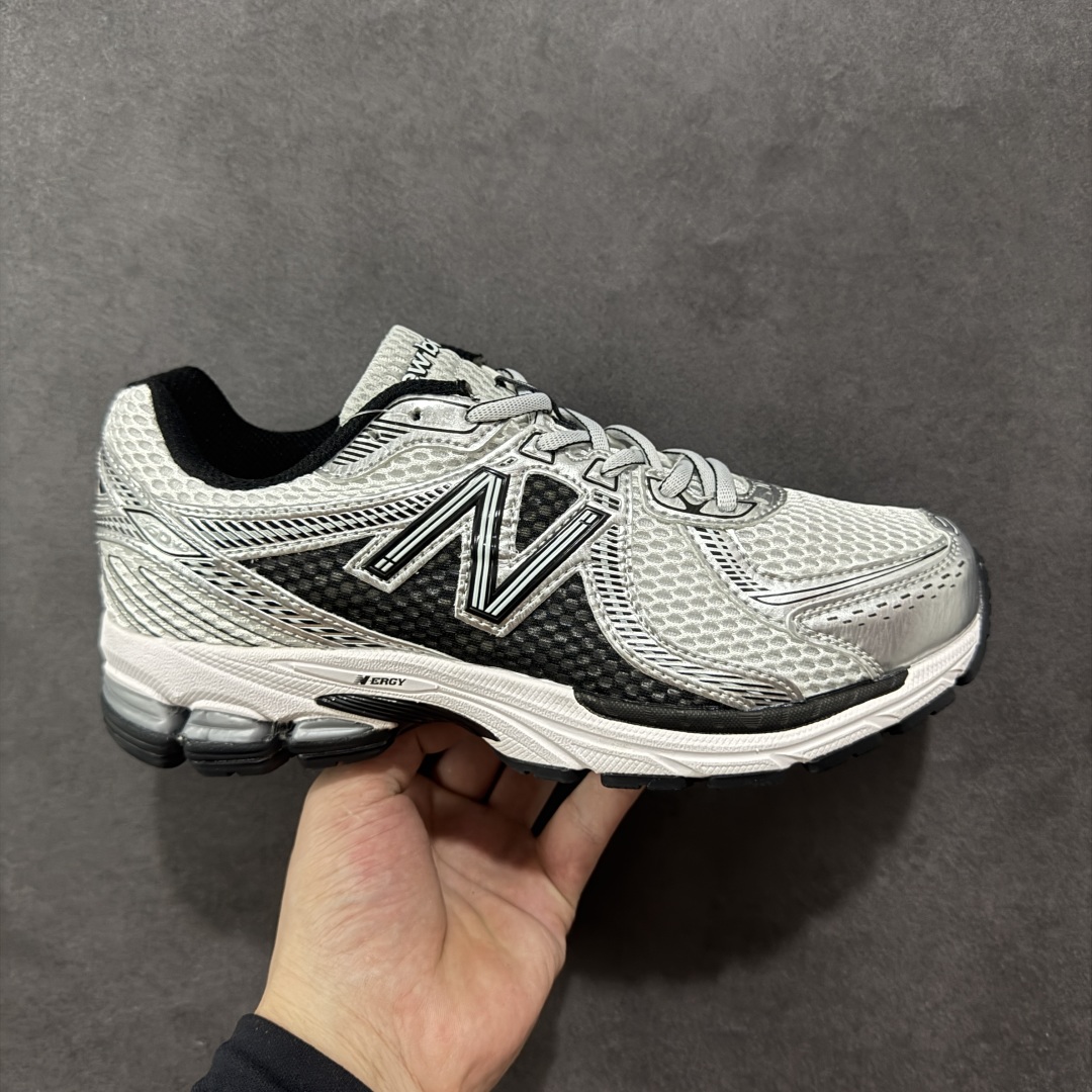 【公司级】New Balance NB 860V2 防滑耐磨低帮跑步鞋 灰银 正确组合大底 非市场涂漆描边大底 区别任意版本 版型清洁度一流 做工无敌 正确网格中底 原材料打造 AiméLeon Dore的灵感来自闪亮的覆盖层 这是当时高性能跑鞋的常见设计细节AiméLeonDore的思想依赖金属金色和银色贴花来赋予鞋型独特的个性 货号: ML860XD 尺码: 36 37 37.5 38 38.5 39.5 40 40.5 41.5 42 42.5 43 44 44.5 45-选品中心