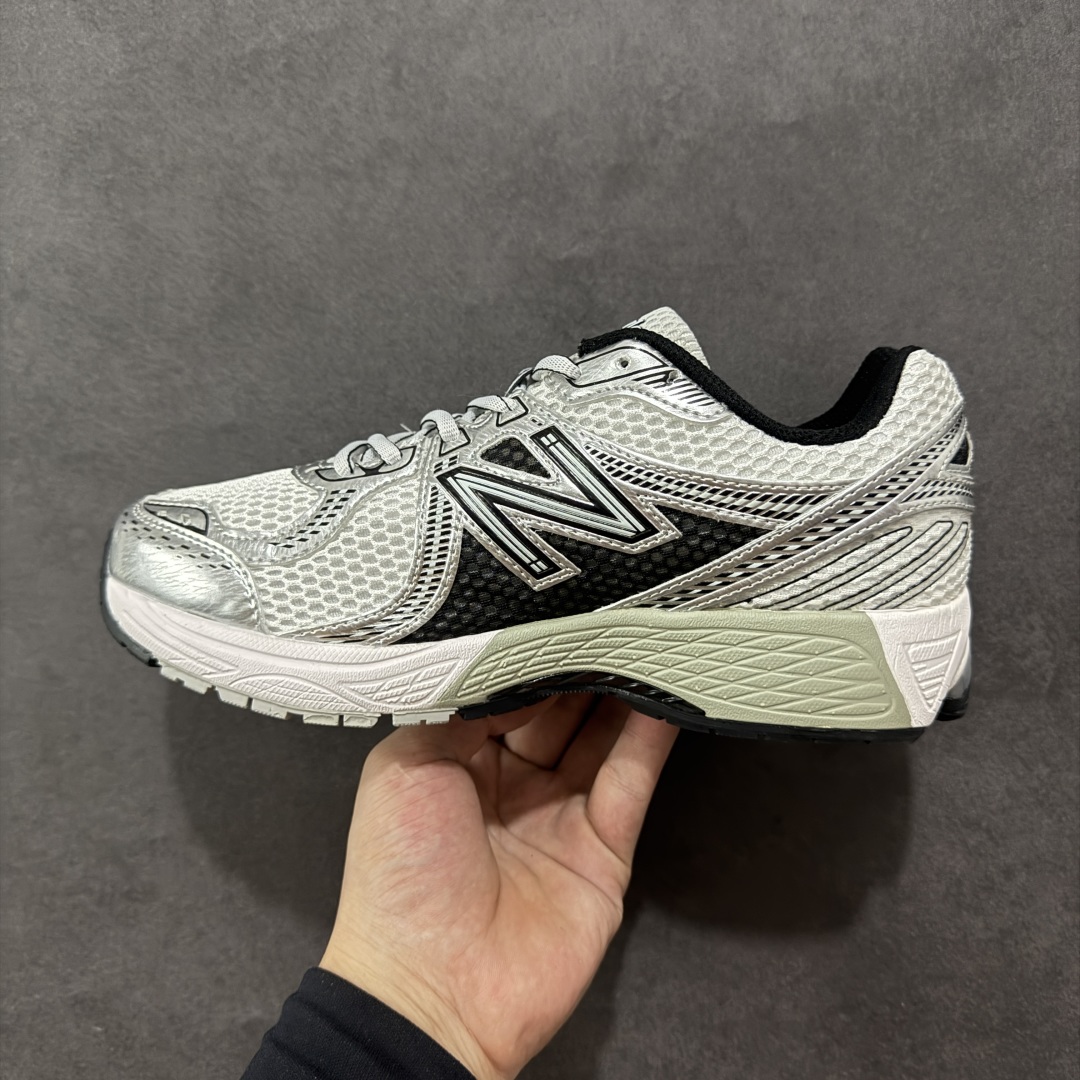 图片[2]-【公司级】New Balance NB 860V2 防滑耐磨低帮跑步鞋 灰银 正确组合大底 非市场涂漆描边大底 区别任意版本 版型清洁度一流 做工无敌 正确网格中底 原材料打造 AiméLeon Dore的灵感来自闪亮的覆盖层 这是当时高性能跑鞋的常见设计细节AiméLeonDore的思想依赖金属金色和银色贴花来赋予鞋型独特的个性 货号： ML860XD 尺码： 36 37 37.5 38 38.5 39.5 40 40.5 41.5 42 42.5 43 44 44.5 45-选品中心