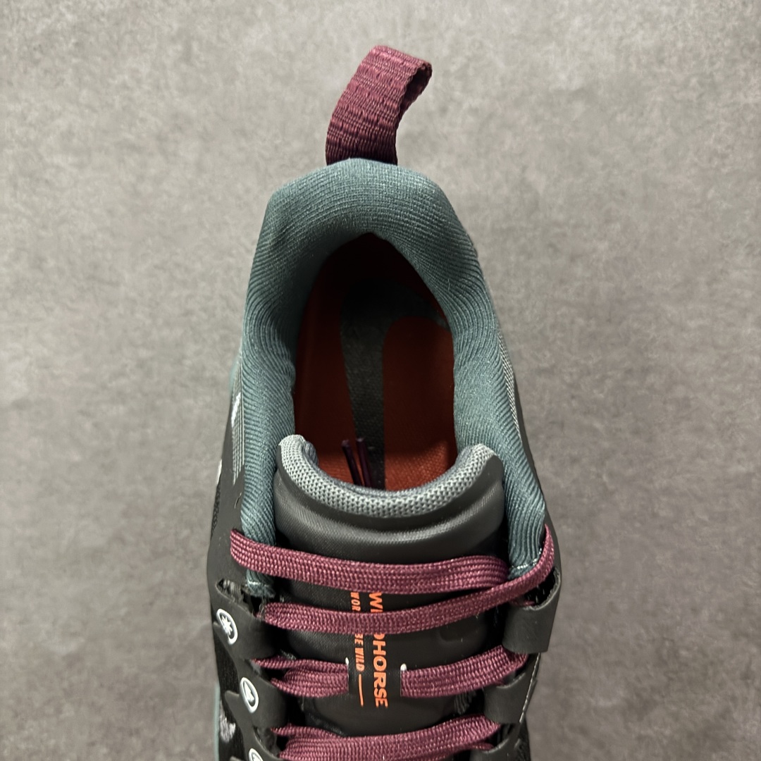 图片[7]-【公司级】耐克 Nike WildHorse 8 男子越野跑步鞋 飞野马八代 缓震透气 运动鞋 穿上Nike Wildhorse 8 越野跑步鞋，由步道起点往山顶前进，沿途征服蜿蜒小径、起伏山丘和棘手急弯。 此鞋款专为越野跑设计，集强劲抓地力、回弹缓震效能和可靠包覆设计于一身，助你在应对长距离越野跑和崎岖地形时站稳脚步，不断向前。优点：耐用，出色的锁定效果，充足的脚趾空间，在泥泞、湿地和雪地上有很好的抓地力，在硬地上也很舒适，稳定而具有保护性的中底，平稳、令人愉快的跑步感觉，最适合日常训练和越野长慢跑。 货号：DR2686-004 尺码：39-45-选品中心