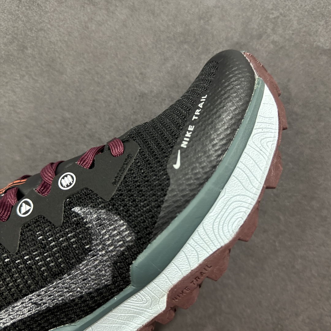 图片[5]-【公司级】耐克 Nike WildHorse 8 男子越野跑步鞋 飞野马八代 缓震透气 运动鞋 穿上Nike Wildhorse 8 越野跑步鞋，由步道起点往山顶前进，沿途征服蜿蜒小径、起伏山丘和棘手急弯。 此鞋款专为越野跑设计，集强劲抓地力、回弹缓震效能和可靠包覆设计于一身，助你在应对长距离越野跑和崎岖地形时站稳脚步，不断向前。优点：耐用，出色的锁定效果，充足的脚趾空间，在泥泞、湿地和雪地上有很好的抓地力，在硬地上也很舒适，稳定而具有保护性的中底，平稳、令人愉快的跑步感觉，最适合日常训练和越野长慢跑。 货号：DR2686-004 尺码：39-45-选品中心