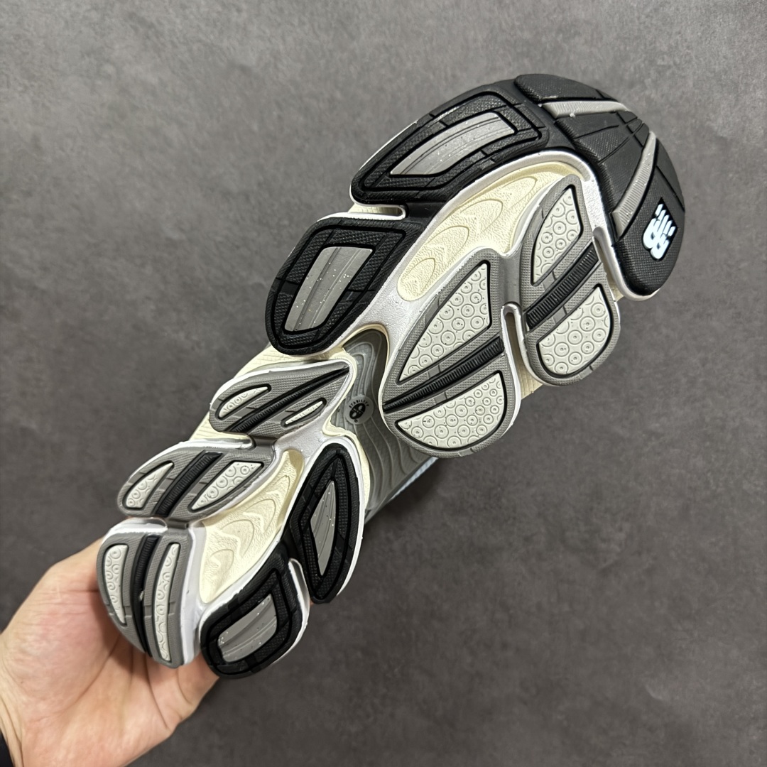 图片[9]-【纯原C版】New Balance 新百伦 NB2000 网面休闲鞋 复古还要机能，NB官方重磅新品。一款融合复古设计与现代科技的跑鞋，以其经典的造型和舒适脚感，成为2025年复古潮流爱好的推荐单品。 极具视觉冲击力的5根ABZORB单元，以及无缝鞋面的设计，加上3M反光材质的装饰，比之前推出的9060系列更夸张，更具未来感。 货号：U2000BA 尺码：36-45-选品中心