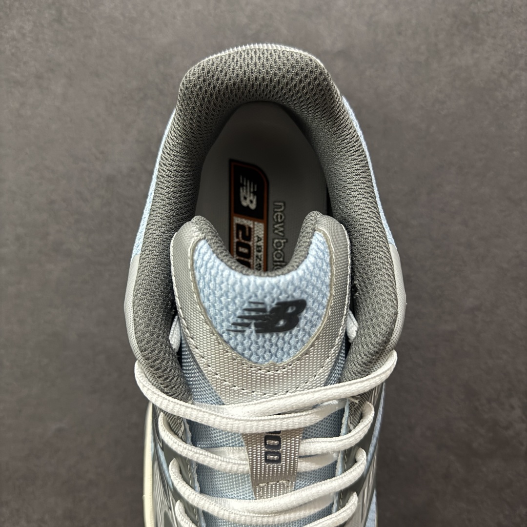 图片[7]-【纯原C版】New Balance 新百伦 NB2000 网面休闲鞋 复古还要机能，NB官方重磅新品。一款融合复古设计与现代科技的跑鞋，以其经典的造型和舒适脚感，成为2025年复古潮流爱好的推荐单品。 极具视觉冲击力的5根ABZORB单元，以及无缝鞋面的设计，加上3M反光材质的装饰，比之前推出的9060系列更夸张，更具未来感。 货号：U2000BA 尺码：36-45-选品中心