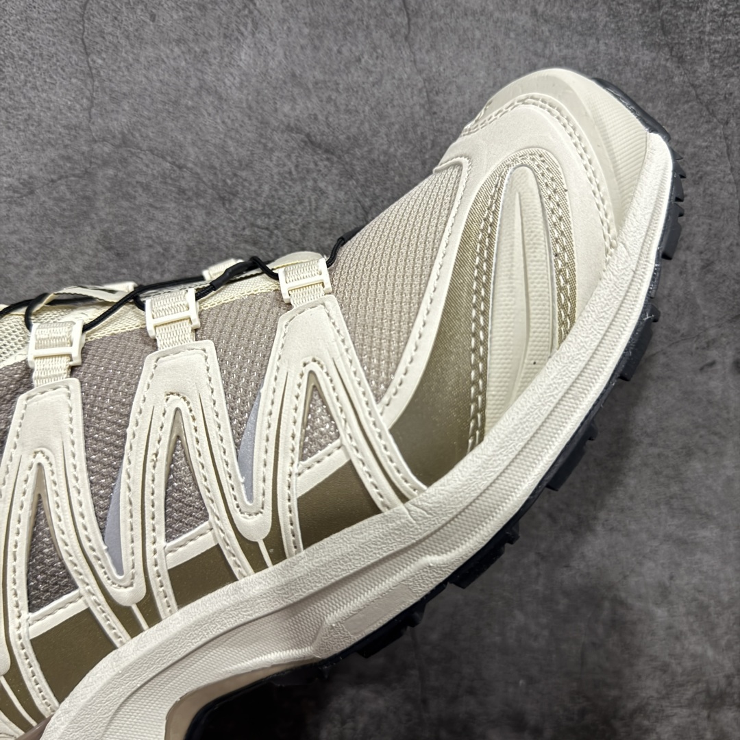 图片[6]-【绿x版】SALOMON XA Pro 3D ADV 萨洛蒙潮流越野机能户外功能鞋 石灰色 478848 新配色出货 纯原外贸平台特供订单 耗时半年巨作 全套原纸板楦头开发 原厂特供网布配套加持 确保原汁原味 完美呈现版型 原档数据独家私模五层组合大底 男女鞋同步官方开发至46.5 原装Ortholite轻量化鞋垫 中底布带钢印编号 原厂TPU锁扣 进口港宝加持 后跟自然饱满 还原公司包裹性 鞋面采用SENSIFT贴合技术 全方位贴合包裹脚型 鞋跟部鞋底牵引设计 提供强大的抓地性能 更适应野外崎岖不平的道路 其3D ADVANCED CHASSIS底盘 材料轻量大化 钉齿设计更具稳定性 防护性 鞋底易磨损区运用CONTAGRIP高耐磨材料 应对城市硬质路面长距离跑考验 尺码：36 36.5 37.5 38 38.5 39 40 40.5 41 42 42.5 43 44 44.5 45 46 46.5-选品中心