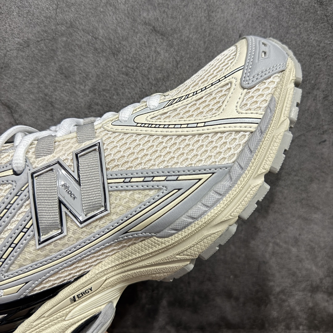 图片[6]-【纯原版】NB新百伦New Balance M1906R M1906RLZ系列复古老爹风休闲运动慢跑鞋 采用轻质牛剖革拼接透气网眼衬垫织物鞋面材质#T-Beam大底提供足步弓支撑，保持步态稳定#后跟搭载外露缓震胶 鞋身整体以各种深浅不一的灰色覆盖，鞋头以淡蓝色调装饰，网眼衬垫通过不规律的色块实现做旧的美感，泛黄的鞋底更是进一步增添了复古气息。 尺码：36 37 37.5 38 38.5 39.5 40 40.5 41.5 42 42.5 43 44 45 46.5-选品中心