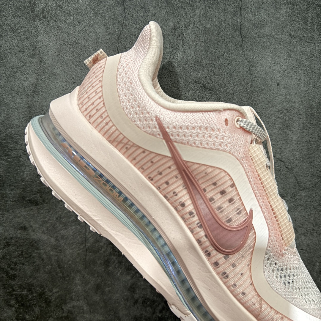 图片[7]-【H11纯原】Nike Pegasus Premium Airscape 舒适百搭减震防滑耐磨透气 低帮跑步鞋     低帮跑步鞋，粉色配色，简约又不失活力，上脚超吸睛。  它不仅颜值高，性能更是一绝！  全掌气垫科技，减震防滑超耐磨，每一步都能感受到强劲回弹，给双脚舒适支撑。  透气鞋面，跑步时双脚也能自由呼吸。    #独家原包 原底原料 开模打造  #原厂鞋标 高精密准度  #原楦原纸板开发 匹配原版98%以上  #后跟弧度 正确呈现  #原厂皮料 质感无敌  #皮料切割干净 无任何毛边 清洁度细节完美    货号：HQ2593-601    尺码：36 36.5 37.5 38 38.5 39 40 40.5 41 42 42.5 43 44 45 46-选品中心